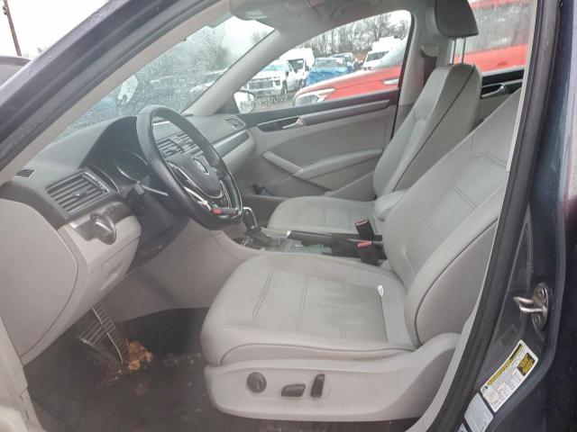 Volkswagen Passat S Image 7