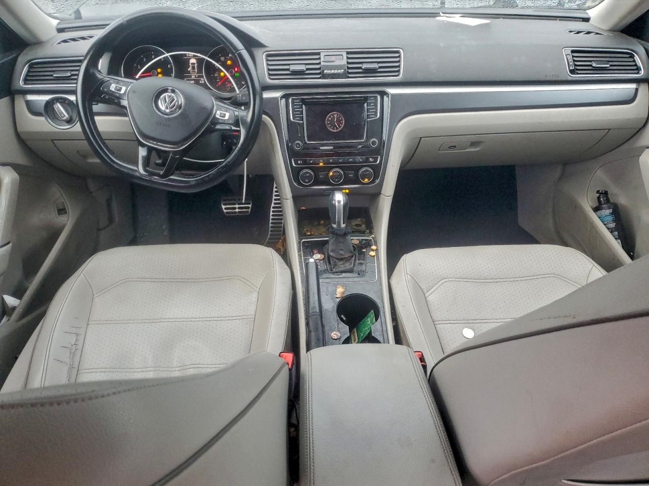 Volkswagen Passat S Image 3