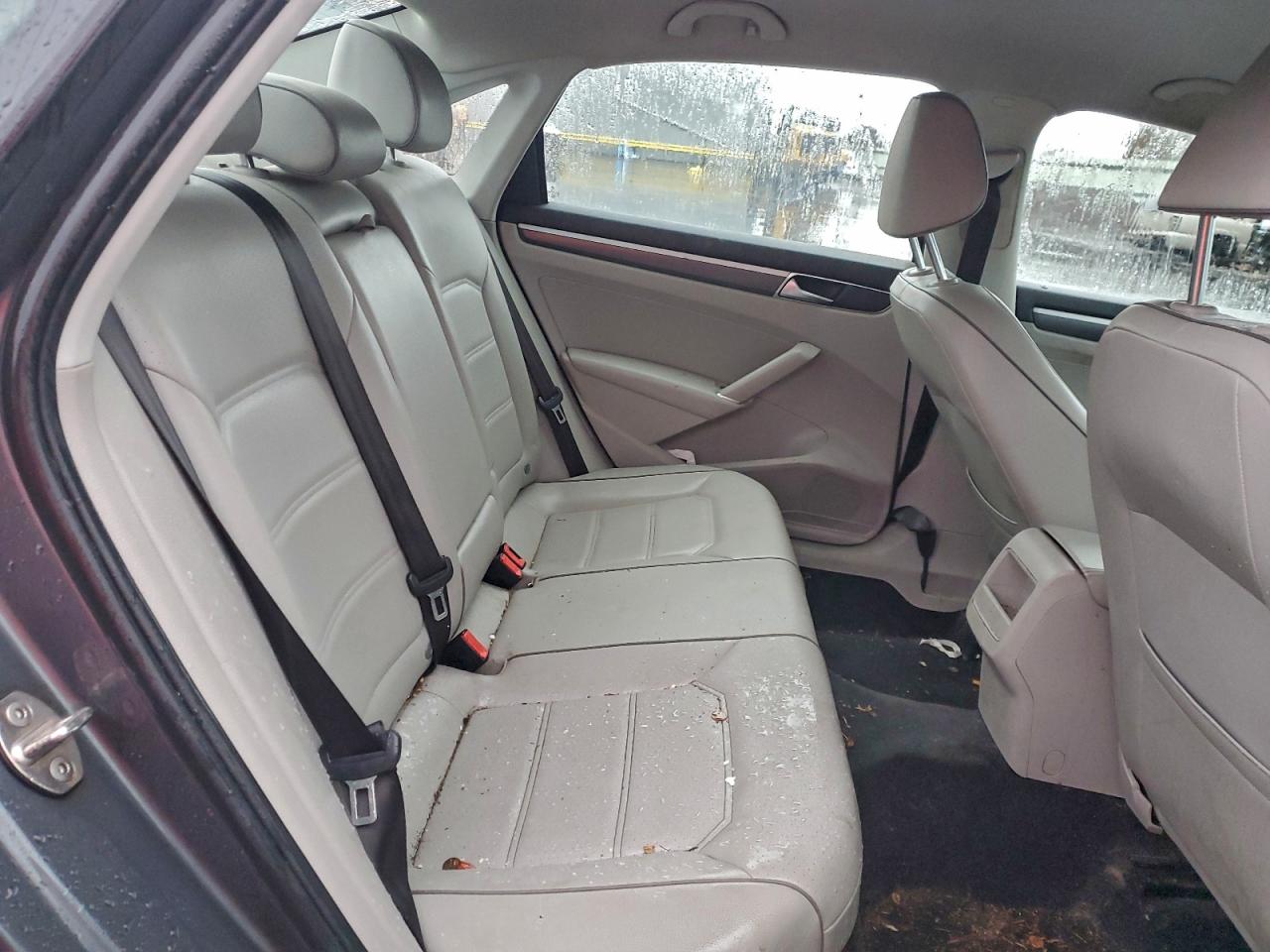 Volkswagen Passat S Image 6