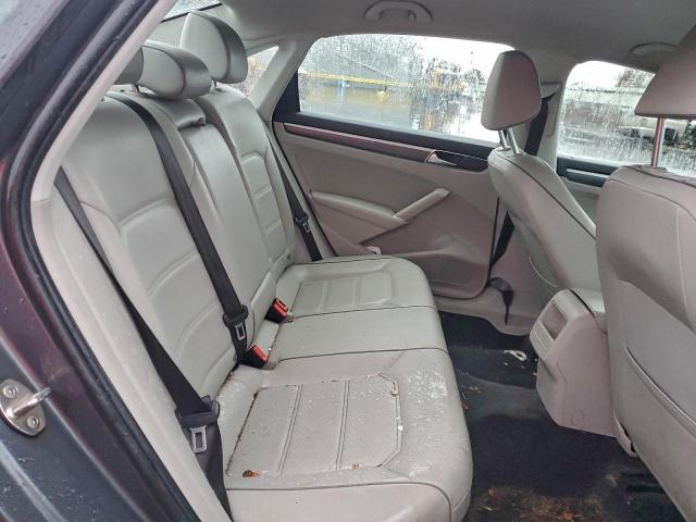 Volkswagen Passat S Image 6