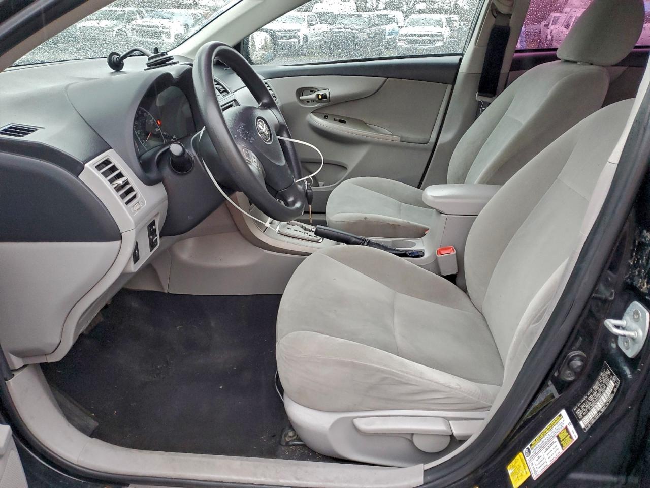 Toyota Corolla Base Image 5