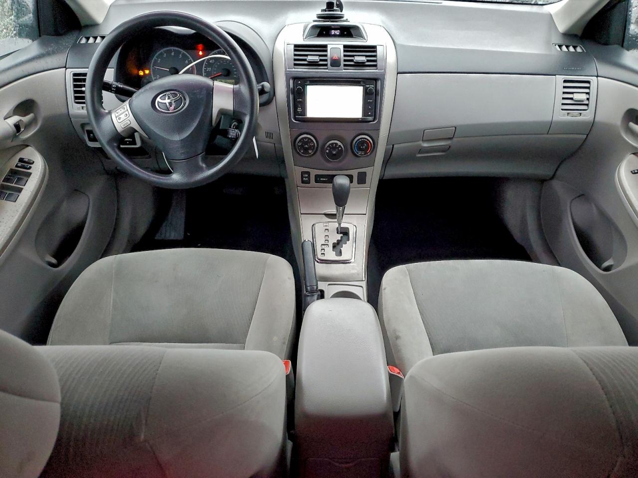 Toyota Corolla Base Image 9