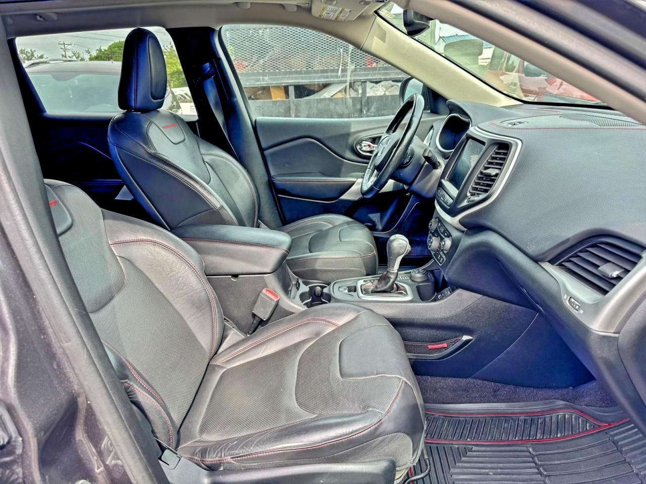 Jeep Cherokee Trailhawk Image 6