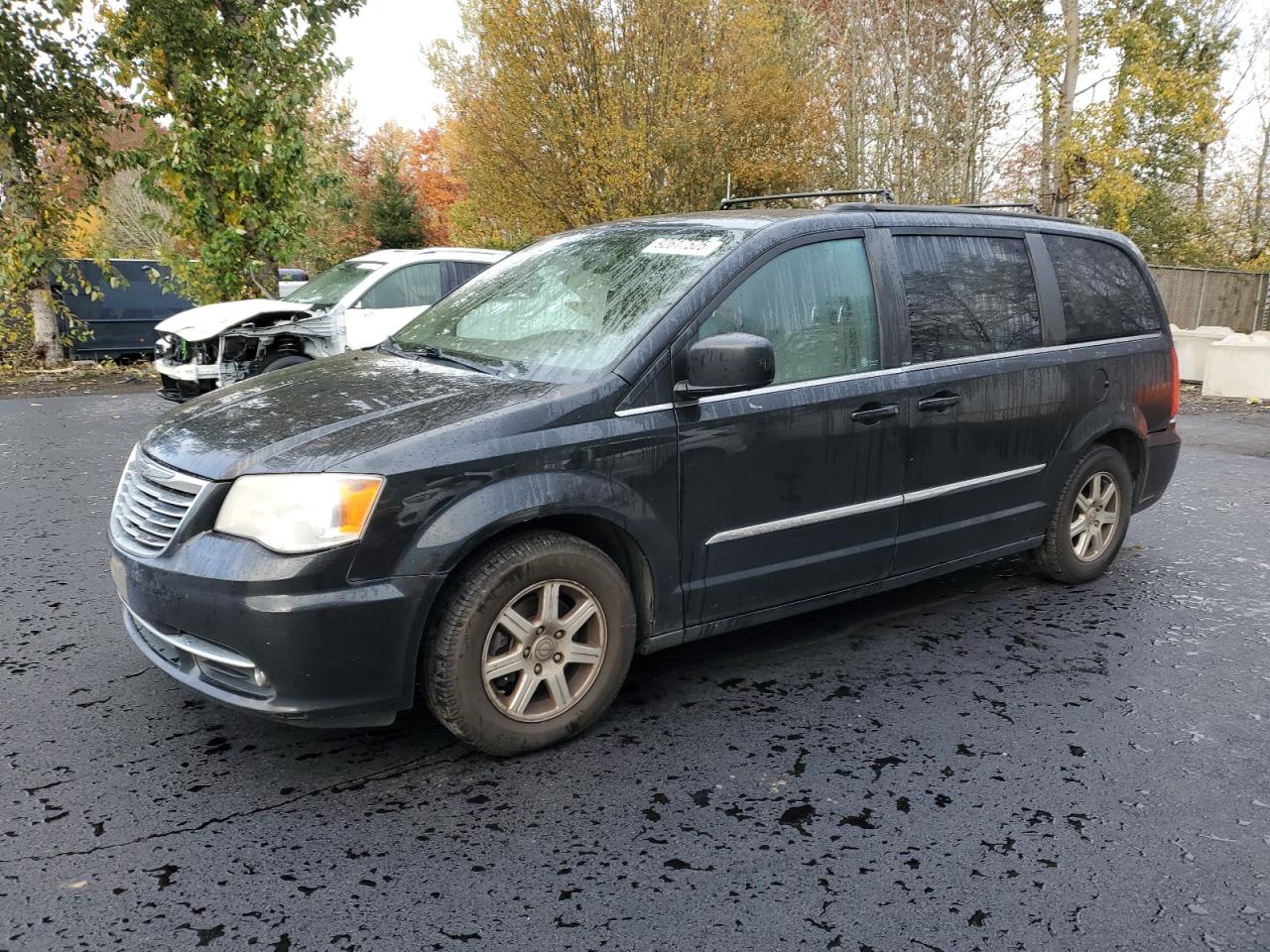 Chrysler Minivan Touring Image 1