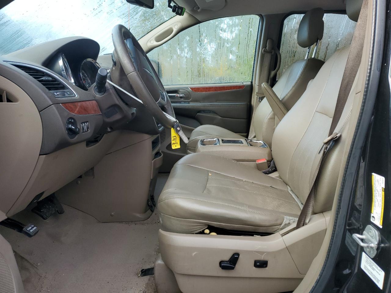 Chrysler Minivan Touring Image 3