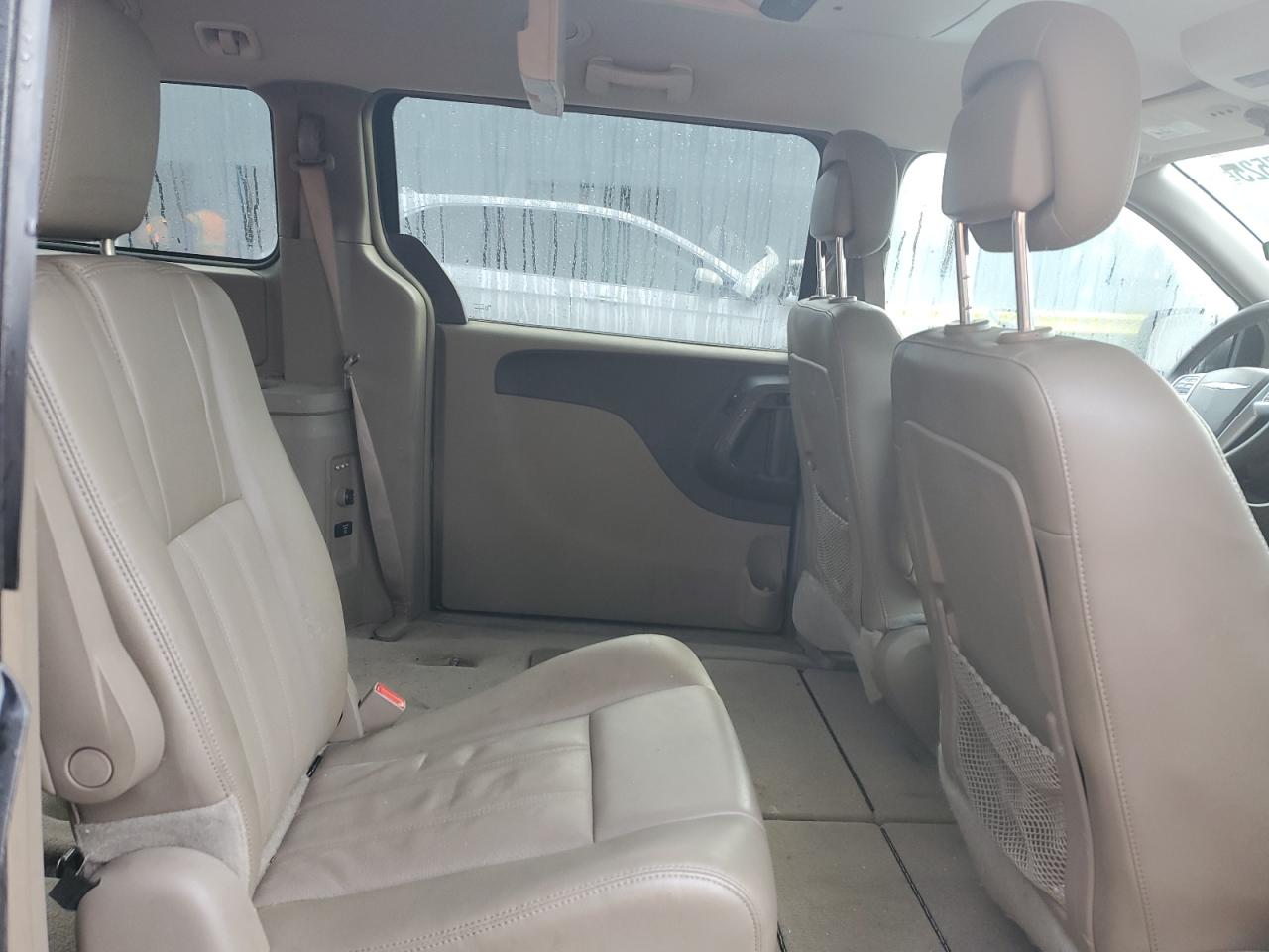 Chrysler Minivan Touring Image 8