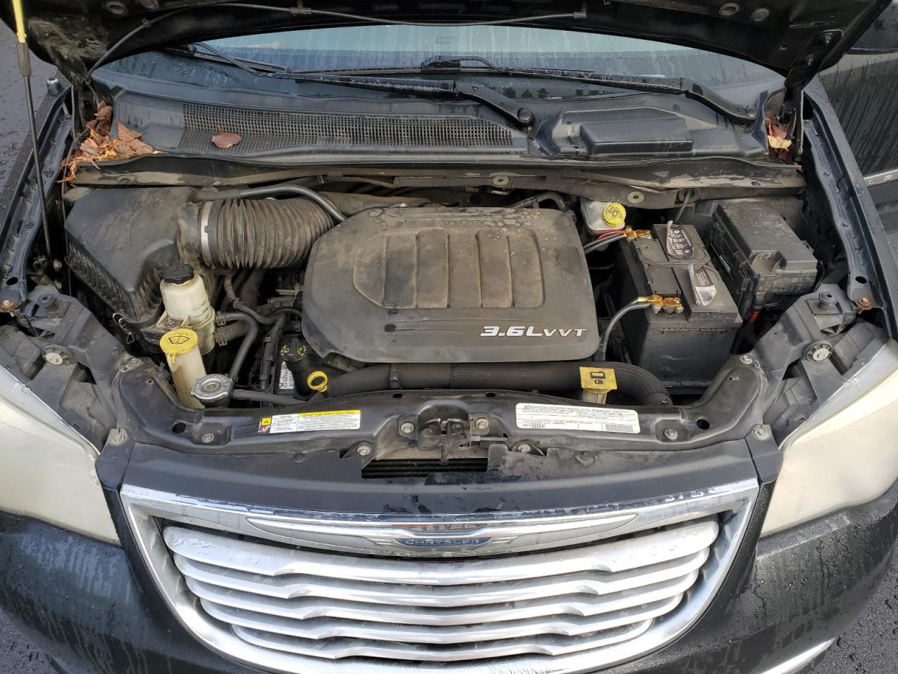 Chrysler Minivan Touring Image 12