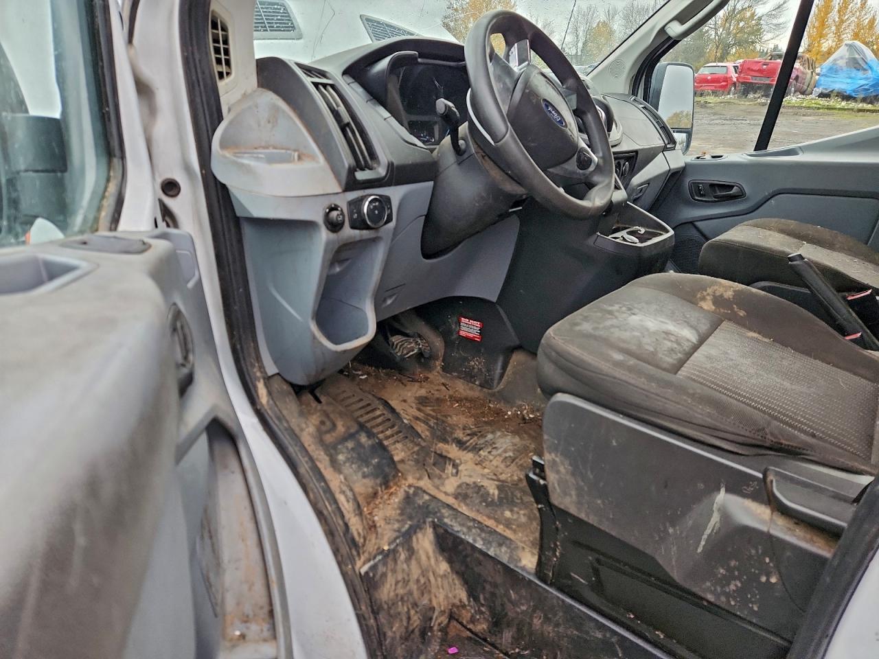 Ford Transit T-250 Image 13