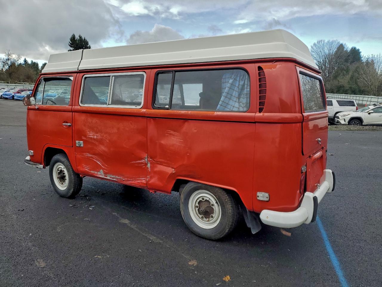 Volkswagen Minivan Image 2