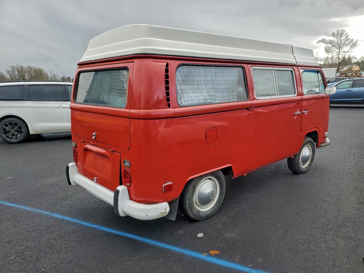 Volkswagen Minivan Image 10