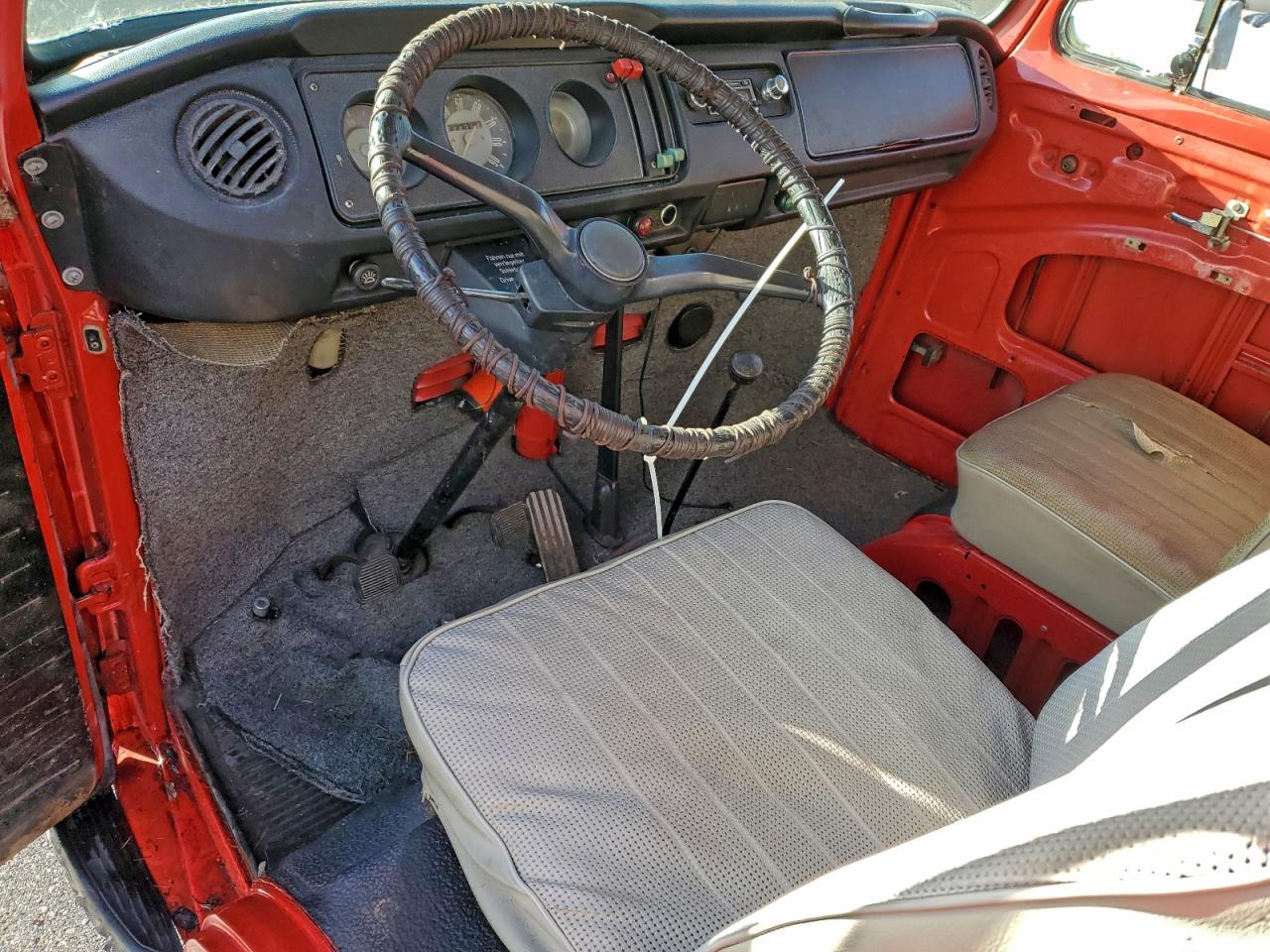 Volkswagen Minivan Image 7