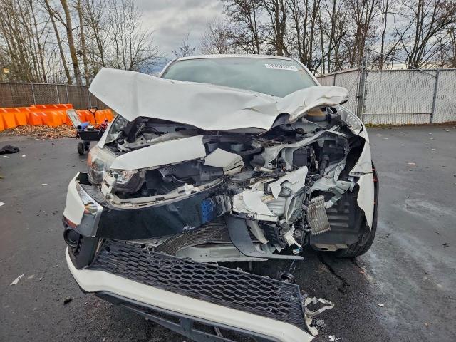 Mitsubishi Outlander Es Image 2