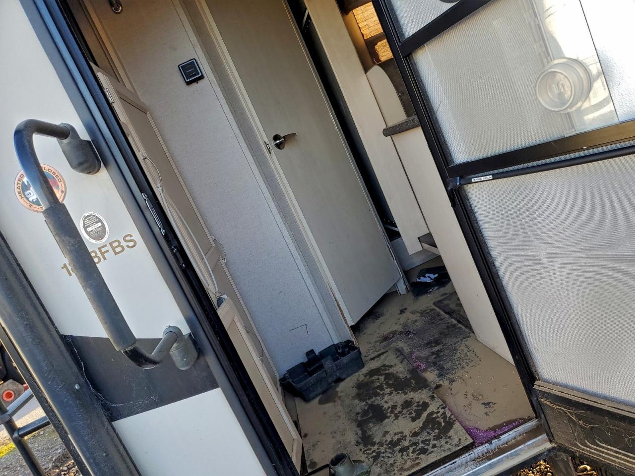 Trlr Load Trlr Image 2