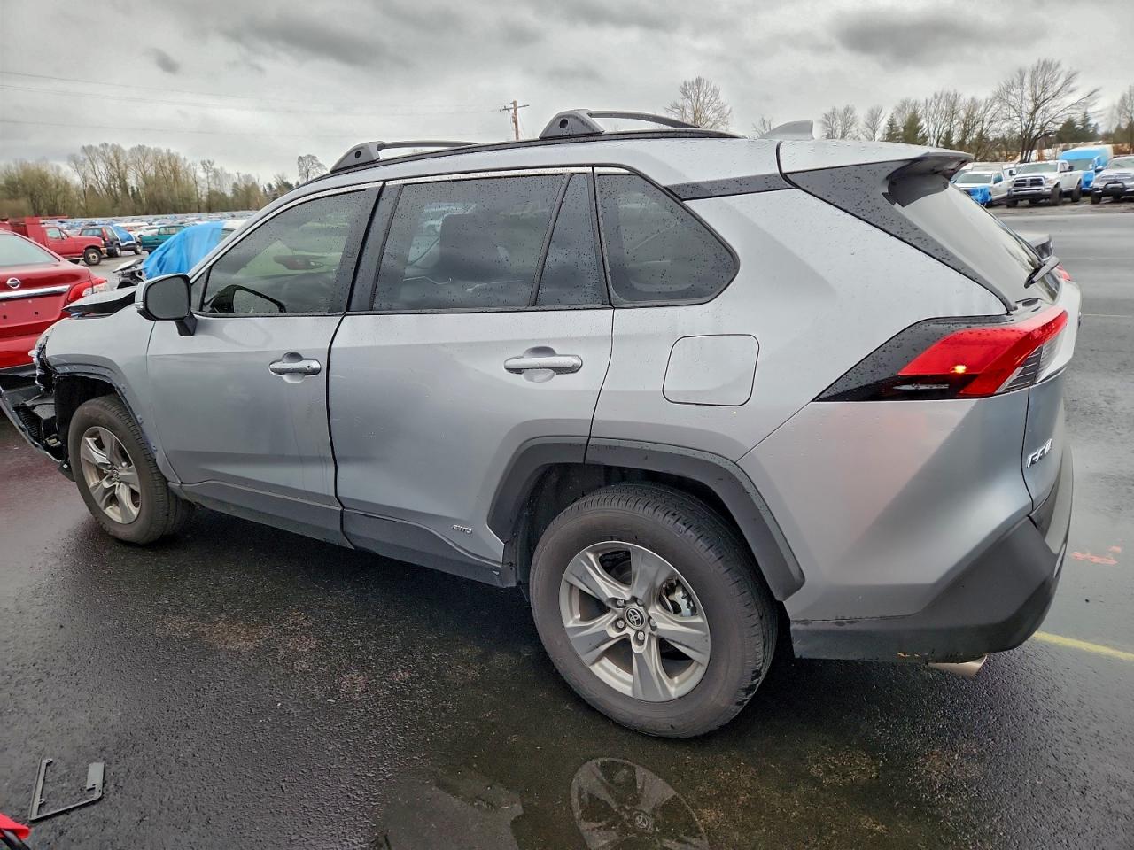 Toyota RAV4 Le Image 4