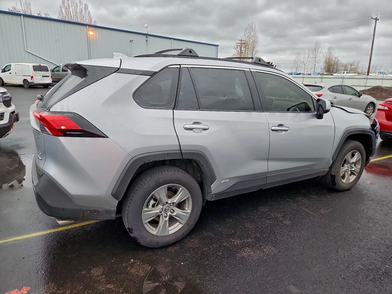 Toyota RAV4 Le Image 11