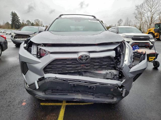 Toyota RAV4 Le Image 9