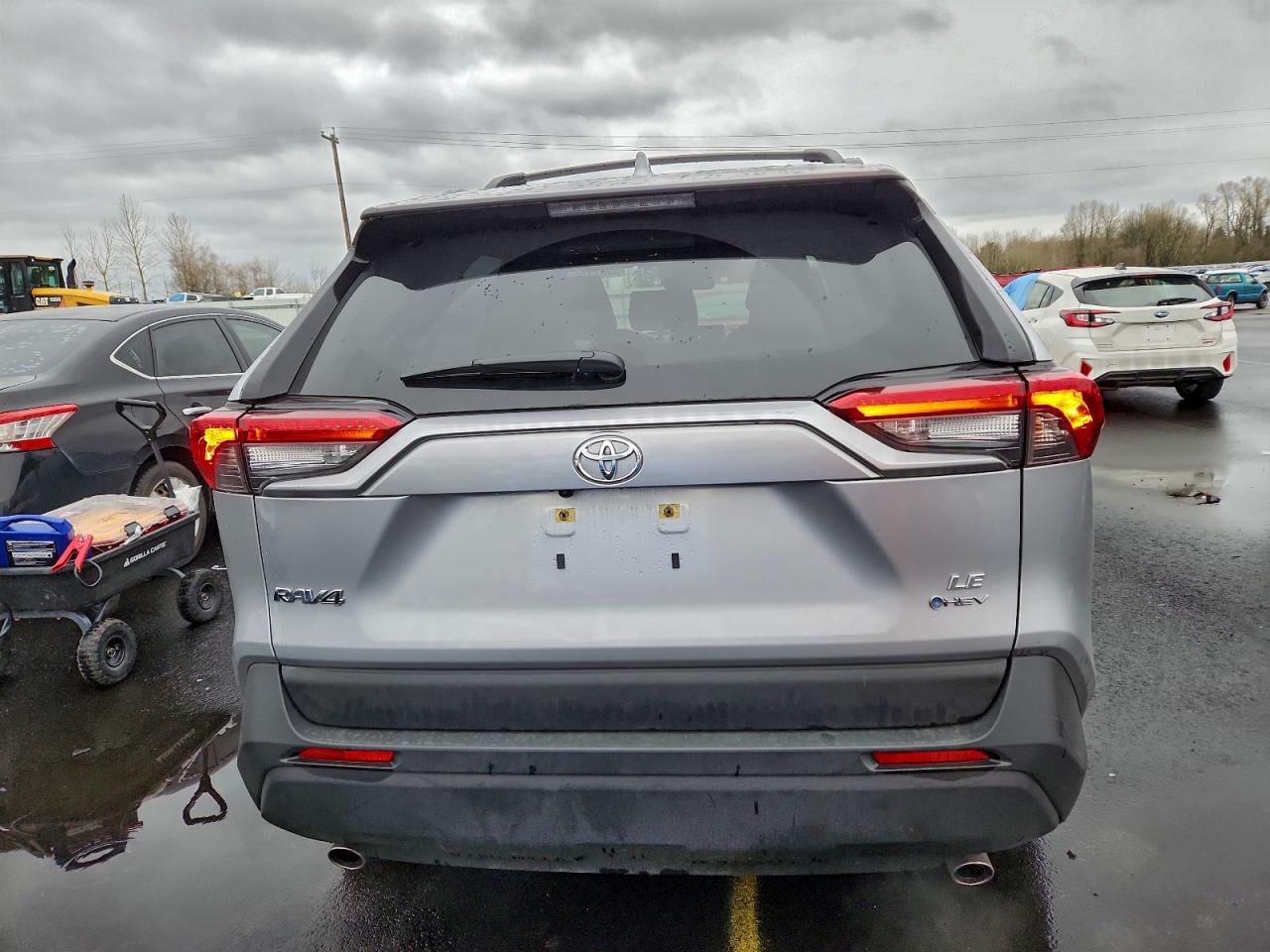 Toyota RAV4 Le Image 3