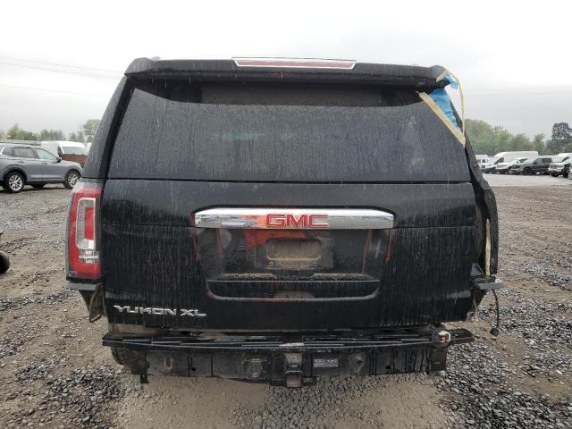 GMC Yukon Denali Image 12