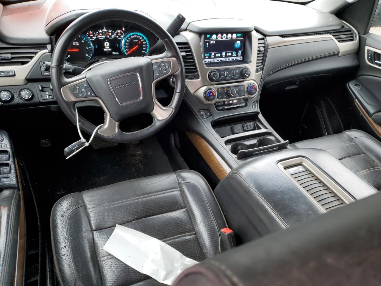 GMC Yukon Denali Image 7