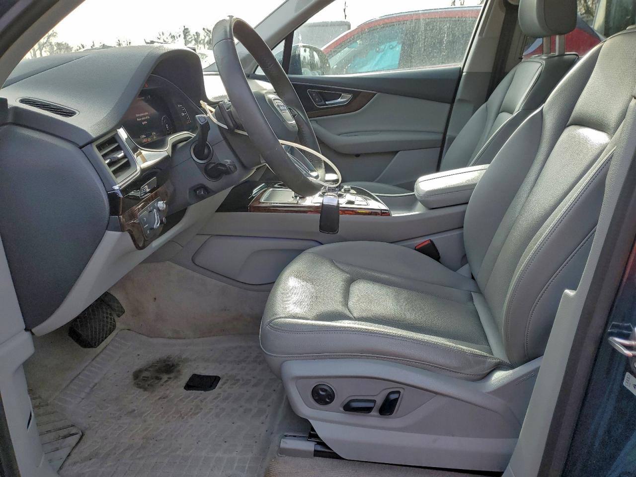 Audi Q7 Prestige Image 2