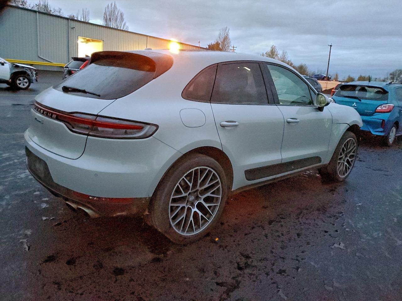 Porsche Macan S Image 4