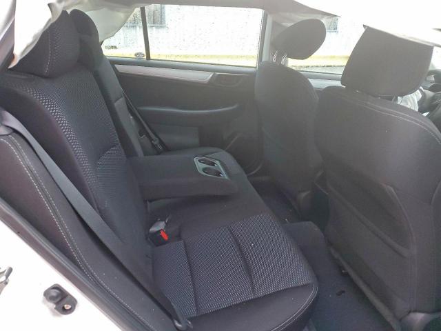 Subaru Outback 2.5i Image 10